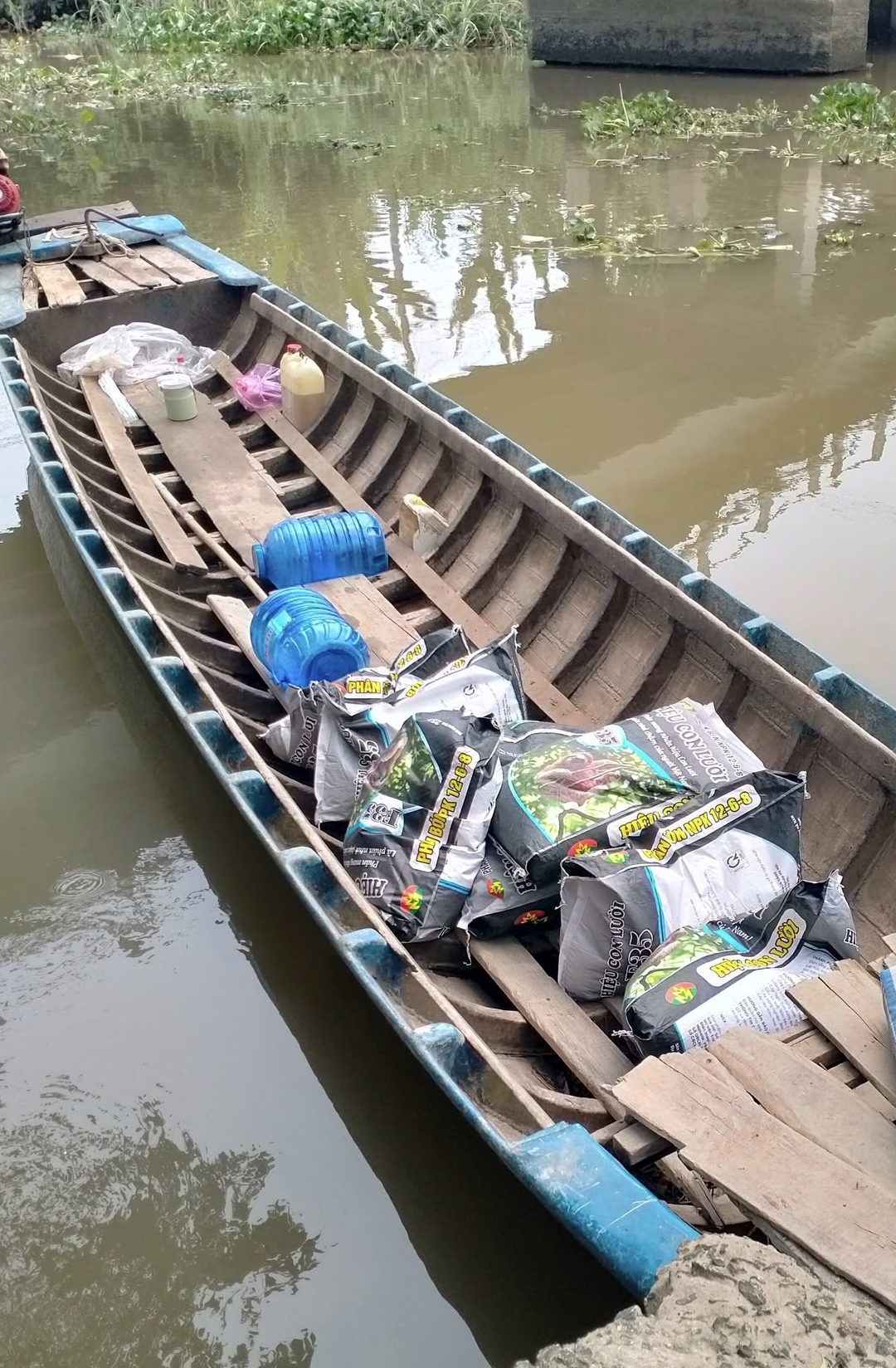 phân bón hiệu con lười,