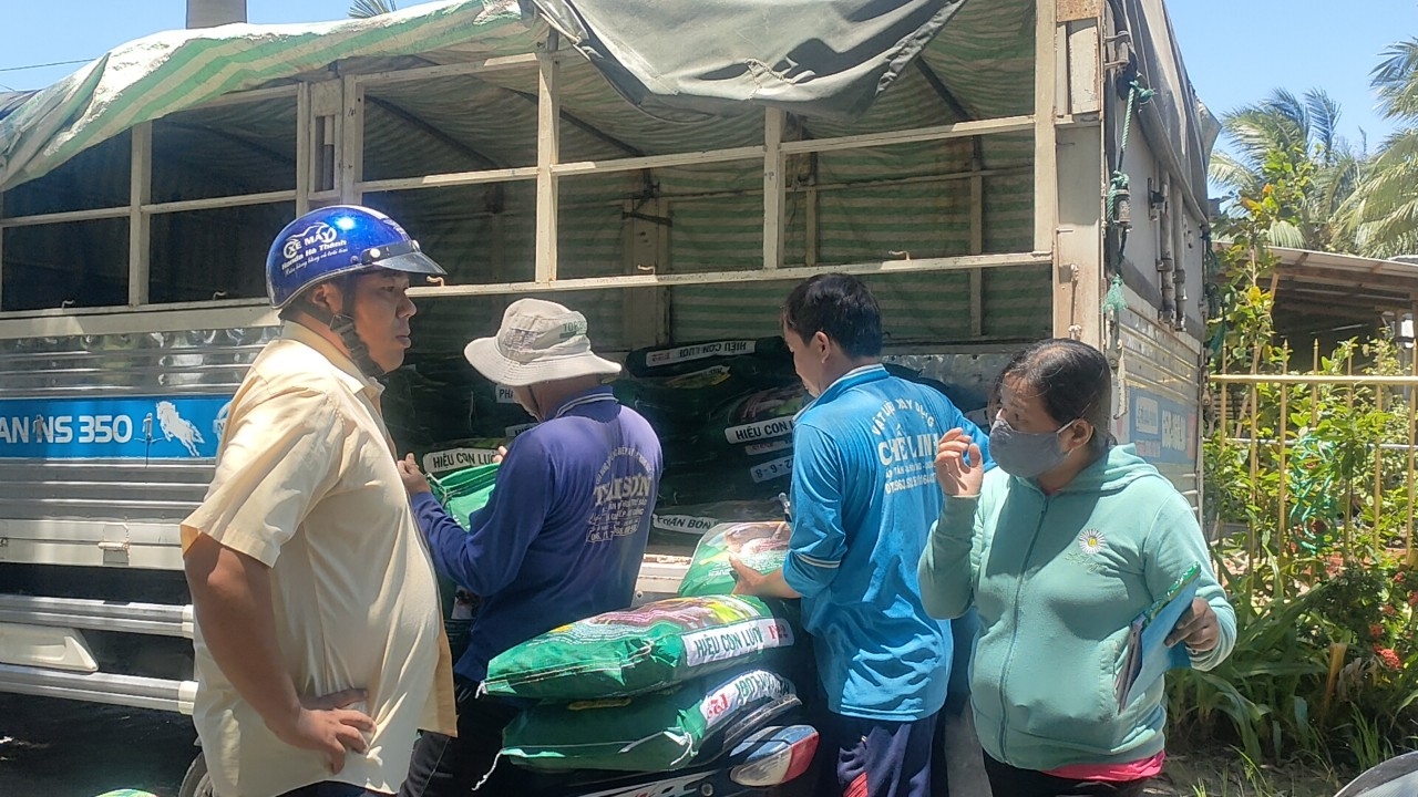 Phân bón hiệu Con Lười, nông dân An Giang