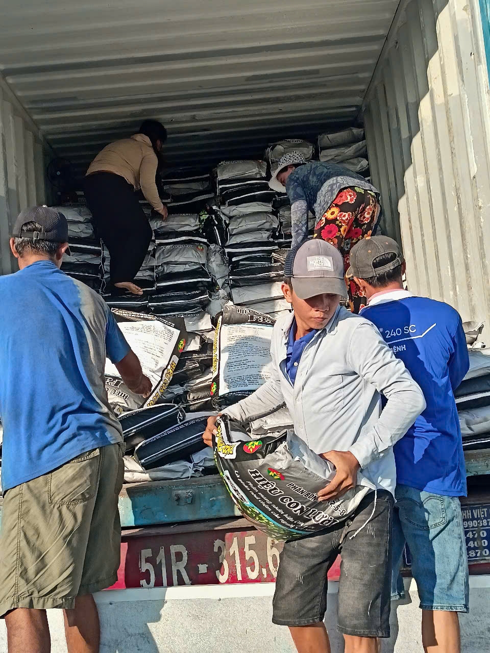 Phân bón hiệu Con Lười F35