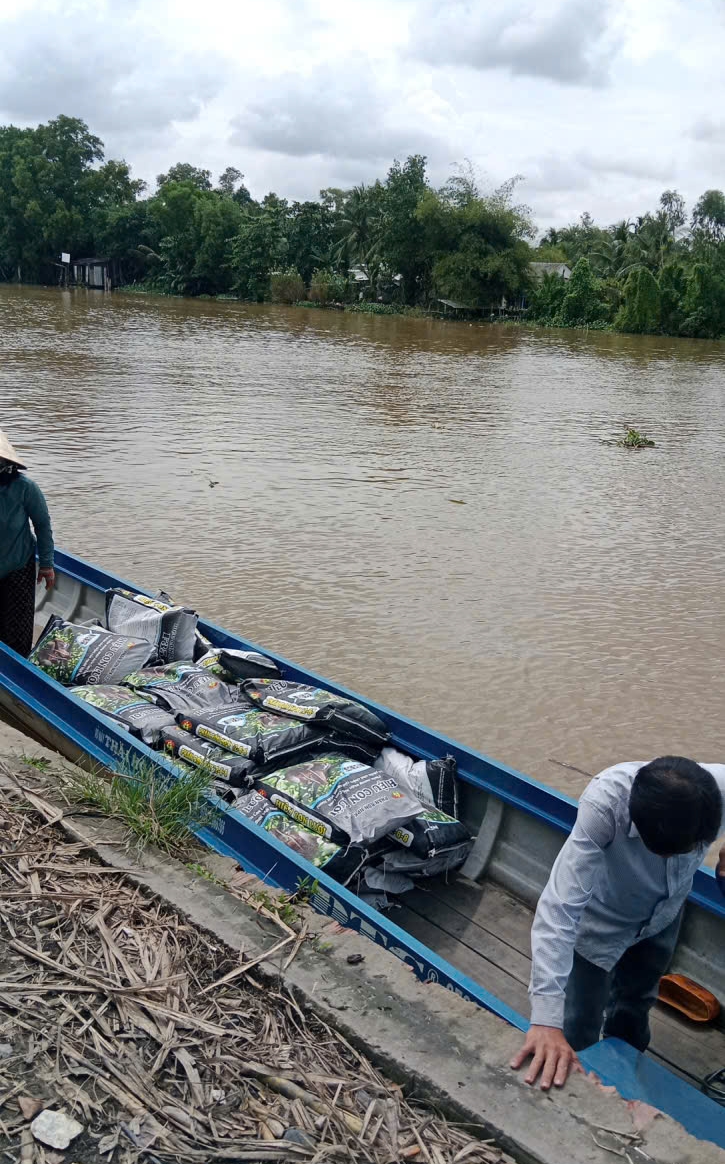 Phân bón hiệu Con Lười F35