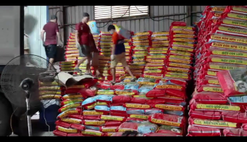 Liên tục những chuyến hàng được đưa Phân bón hiệu Con Lười về miền Tây Nam Bộ