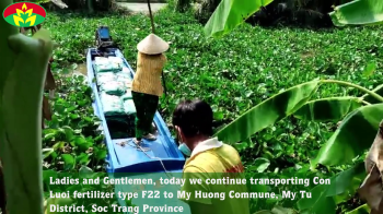 Today we continue transporting Con Luoi fertilizer type F22 to My Huong Commune, My Tu District, Soc Trang Province: Delivery to Mr. Phong with the quantity is 1,8 tons.