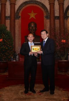 Chủ tịch Hội Đồng Quản Trị công ty - Thạc sĩ Nguyễn Văn Luých được trao tặng huy hiệu và danh hiệu: Doanh nhân của năm do hiệp hội doanh nghiệp nhỏ và vừa Việt Nam trao tặng.