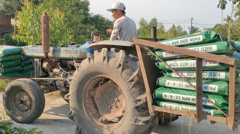 13 tấn phân bón hiệu Con Lười F22 đã được giao cho bà con nông dân tại xã Mỹ Thạnh Tây, huyện Đức Huệ, tỉnh Long An vào ngày 20/09/2023